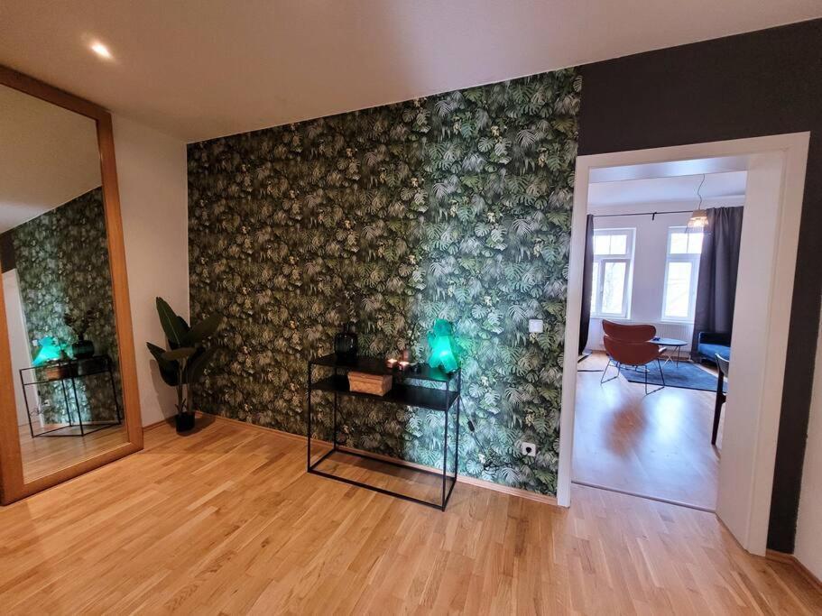 Design Altbauwohnung Mit Balkon Und Parkplatz Лайпциг Екстериор снимка