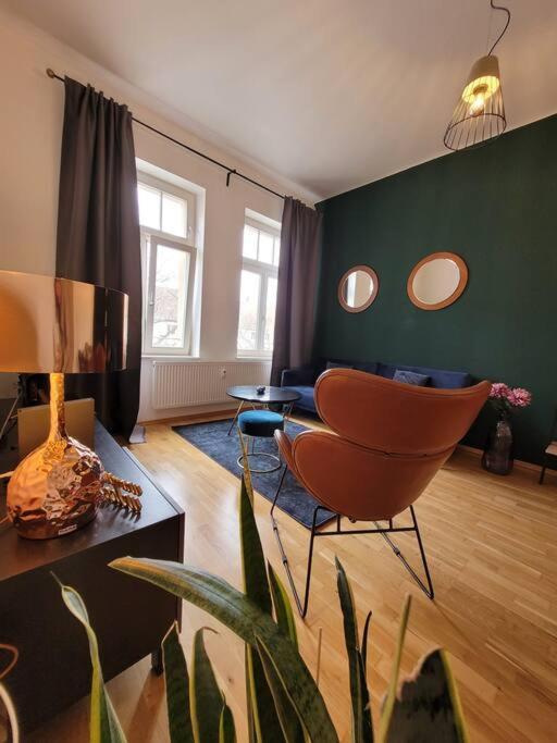 Design Altbauwohnung Mit Balkon Und Parkplatz Лайпциг Екстериор снимка