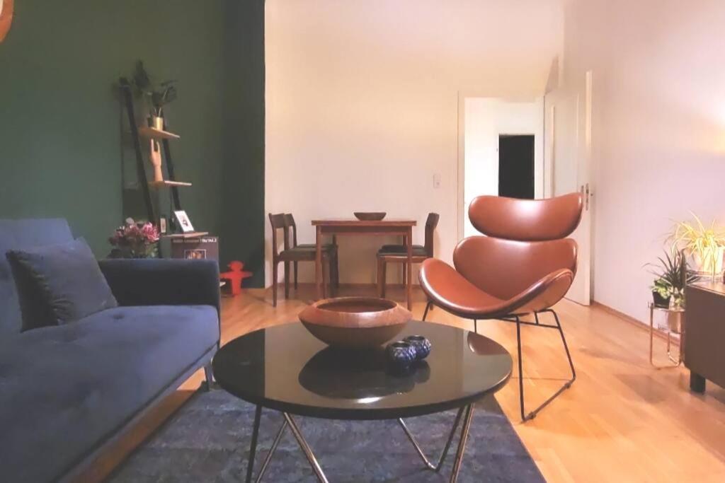 Design Altbauwohnung Mit Balkon Und Parkplatz Лайпциг Екстериор снимка
