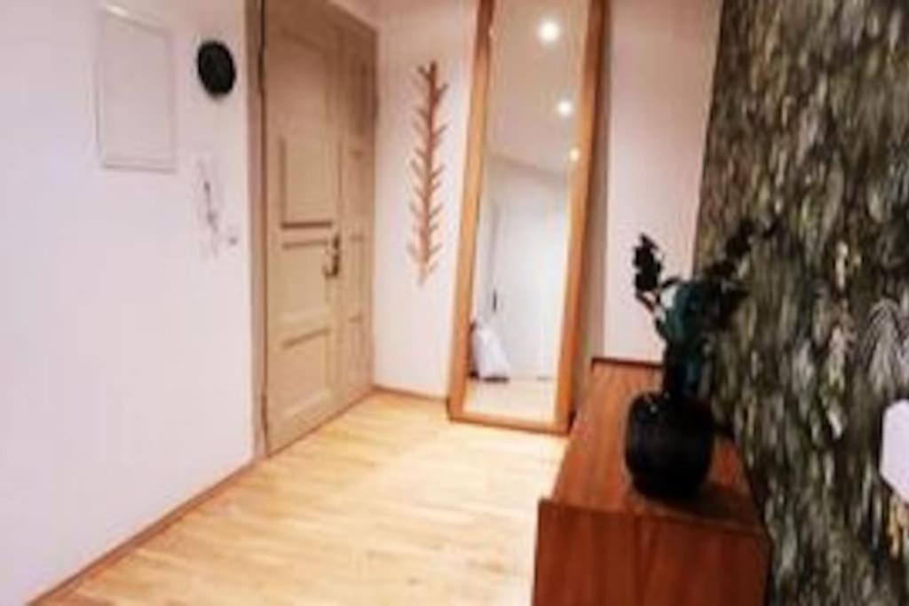 Design Altbauwohnung Mit Balkon Und Parkplatz Лайпциг Екстериор снимка